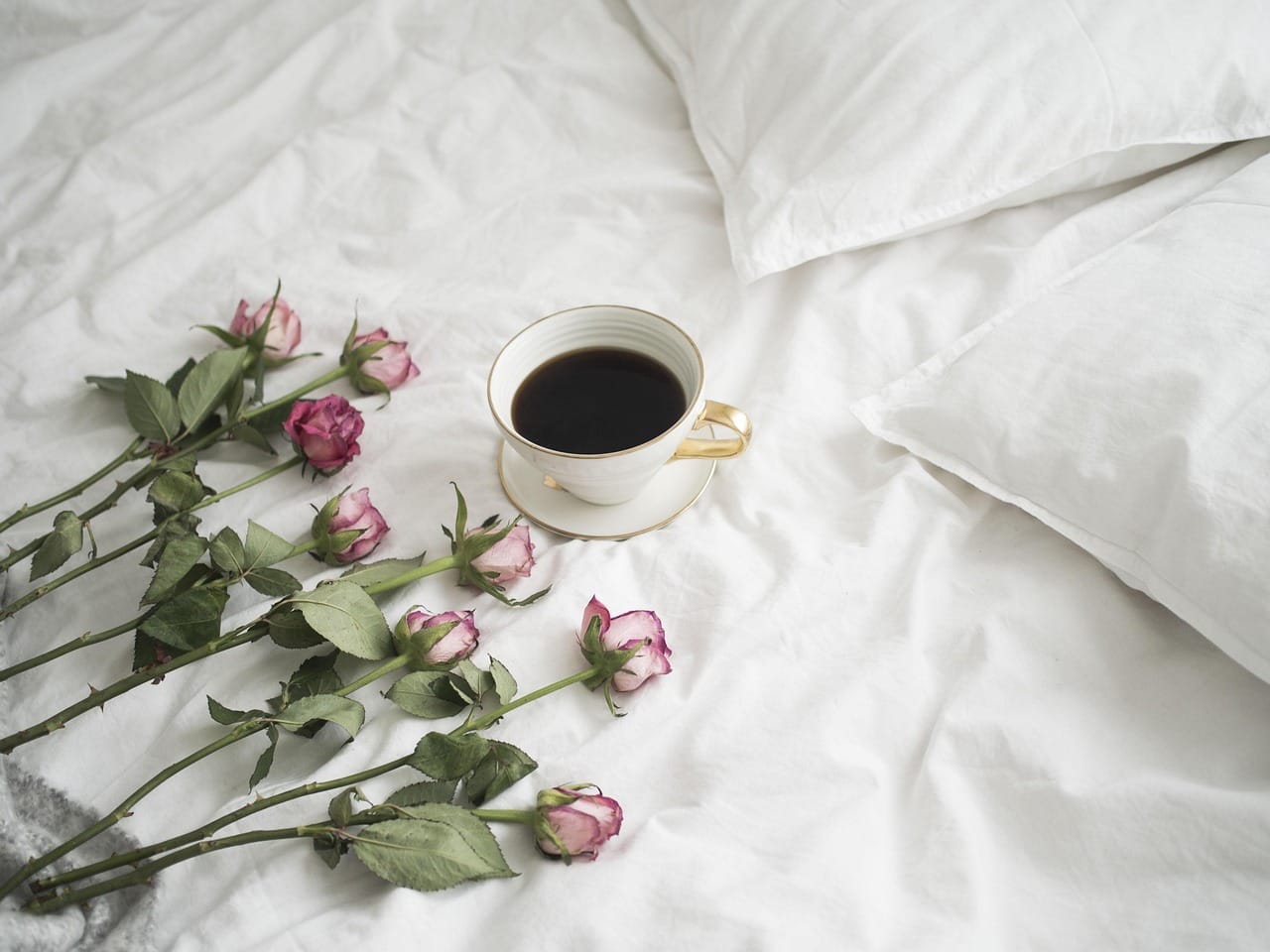 Washed linen sheets, two pillows each, and a wool blanket for cold nights.