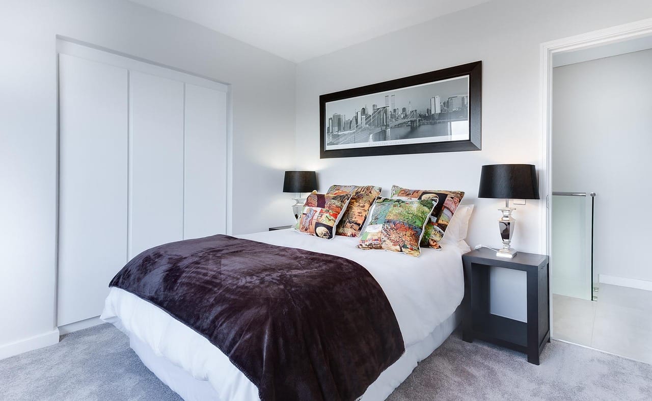 The loft has room for a mattress, two shelves and a lamp. It is enough.