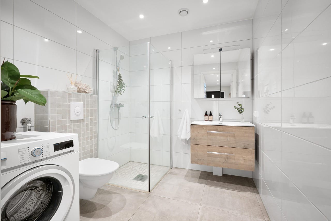 Five small fixes for a tired bathroom