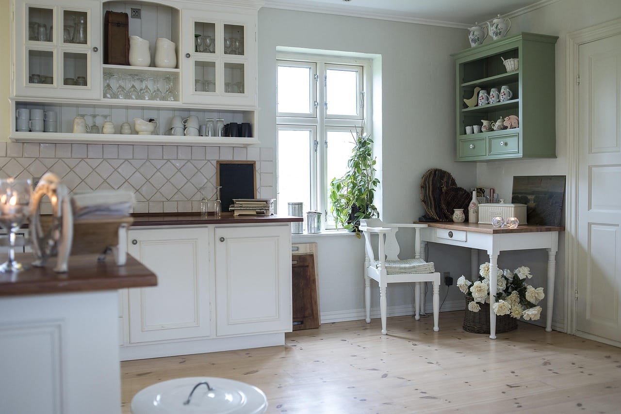 Open kitchen shelves: an honest guide